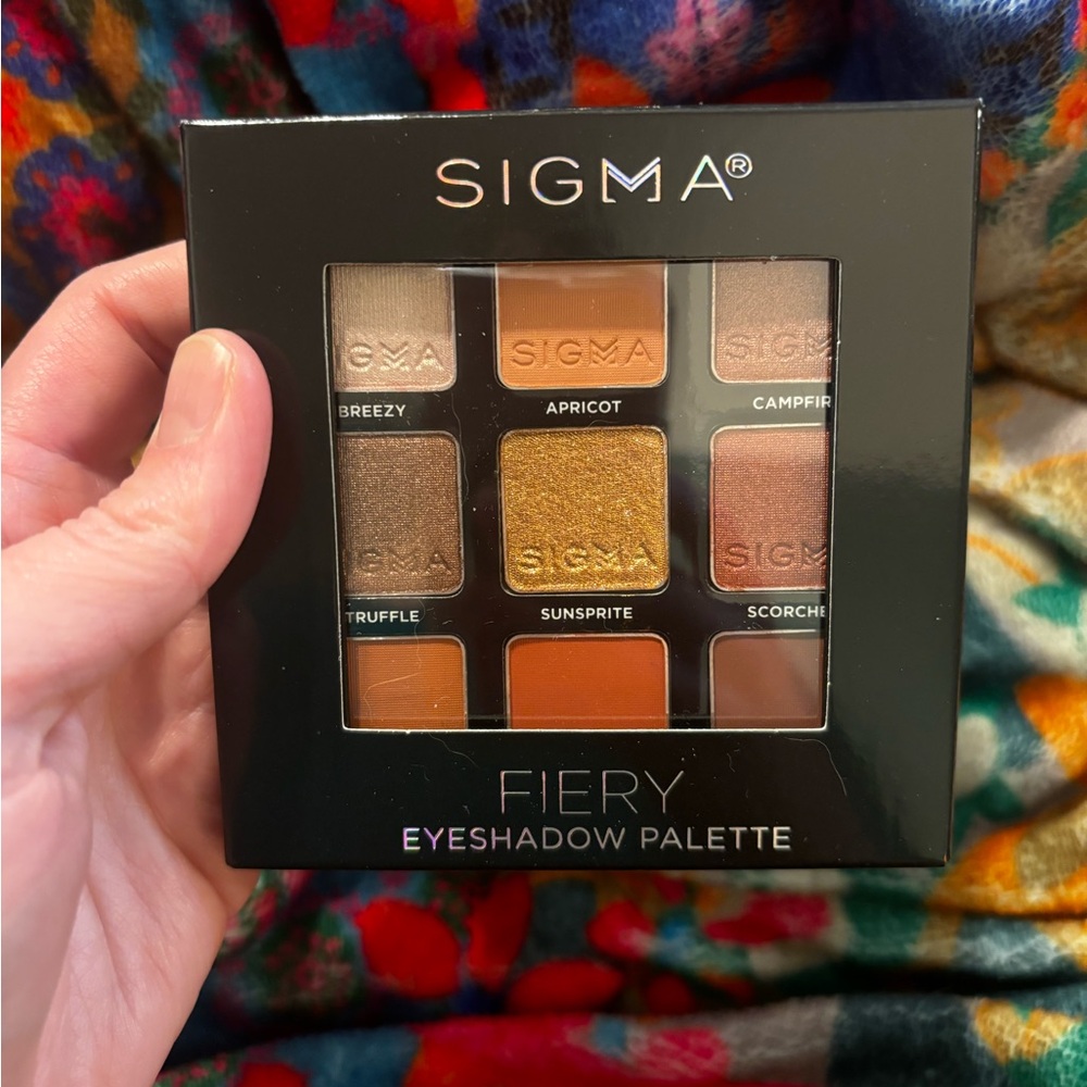 Sigma Beauty Fiery Eyeshadow Palette - Gold, Apricot, Truffle Shades